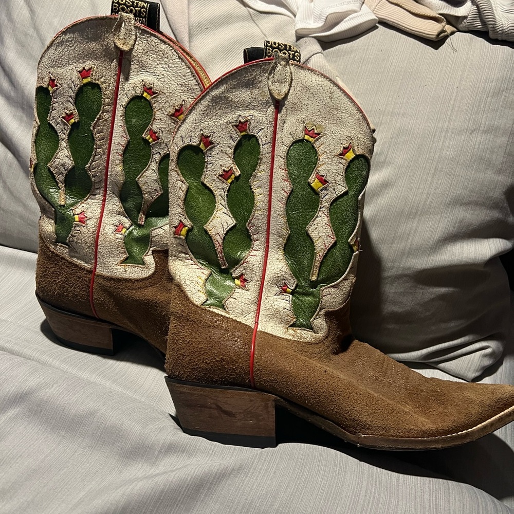 Justin Boots Tan and Green Heeled Boots